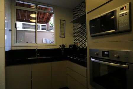 Apartamento à venda com 200m², 4 quartos e 3 vagas Apartamento à venda com 200m², 4 quartos e 3 vagasCozinha