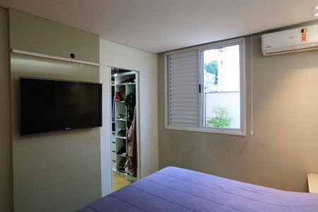 Apartamento à venda com 200m², 4 quartos e 3 vagas Apartamento à venda com 200m², 4 quartos e 3 vagasSuíte