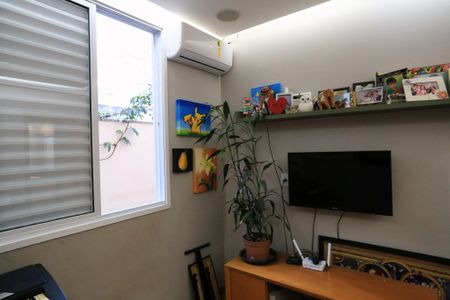 Apartamento à venda com 200m², 4 quartos e 3 vagas Apartamento à venda com 200m², 4 quartos e 3 vagasEscritório