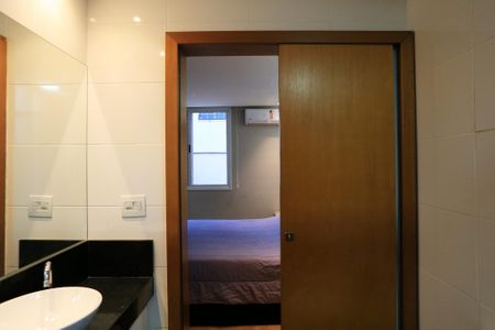 Apartamento à venda com 200m², 4 quartos e 3 vagas Apartamento à venda com 200m², 4 quartos e 3 vagasBanheiro da Suíte