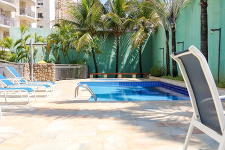 Apartamento à venda com 70m², 2 quartos e 1 vagaÁrea comum - Piscina