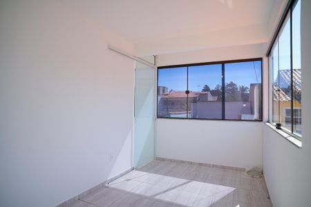 Sala de casa para alugar com 1 quarto, 23m² em Piratininga, Niterói