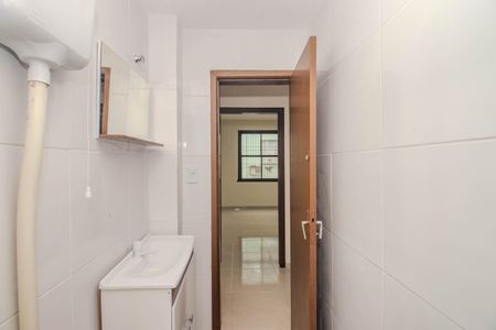 Banheiro de apartamento para alugar com 1 quarto, 48m² em Rubem Berta, Porto Alegre