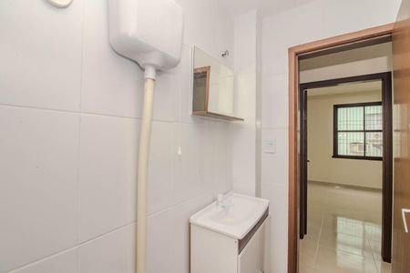 Banheiro de apartamento para alugar com 1 quarto, 48m² em Rubem Berta, Porto Alegre