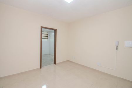 Sala de apartamento para alugar com 1 quarto, 48m² em Rubem Berta, Porto Alegre