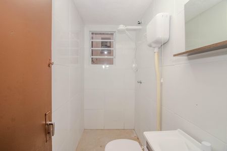 Banheiro de apartamento para alugar com 1 quarto, 48m² em Rubem Berta, Porto Alegre