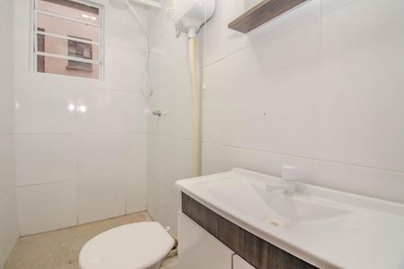 Banheiro de apartamento para alugar com 1 quarto, 48m² em Rubem Berta, Porto Alegre