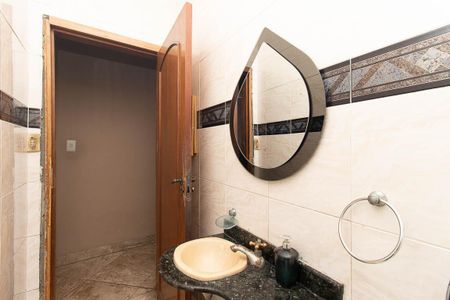 Casa à venda com 250m², 4 quartos e 2 vagas Casa à venda com 250m², 4 quartos e 2 vagasLavabo