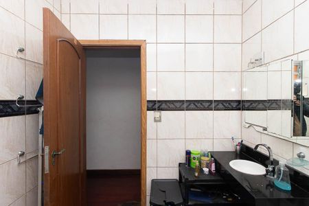 Casa à venda com 250m², 4 quartos e 2 vagas Casa à venda com 250m², 4 quartos e 2 vagasBanheiro Social