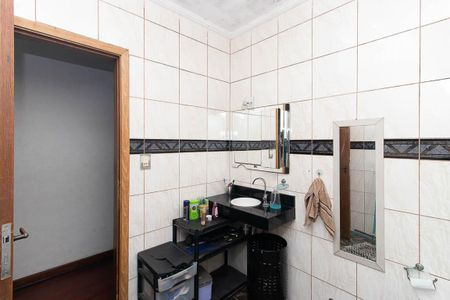 Casa à venda com 250m², 4 quartos e 2 vagas Casa à venda com 250m², 4 quartos e 2 vagasBanheiro Social