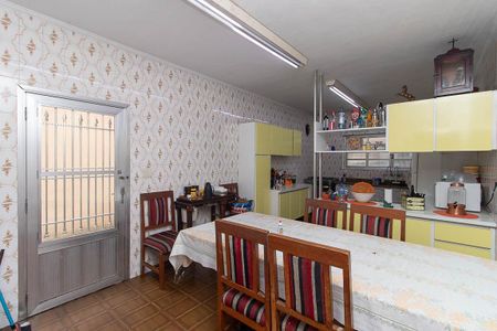 Casa à venda com 250m², 4 quartos e 2 vagas Casa à venda com 250m², 4 quartos e 2 vagasCozinha