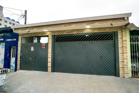 Casa à venda com 80m², 2 quartos e 1 vaga Casa à venda com 80m², 2 quartos e 1 vagaFachada