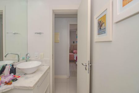 Apartamento à venda com 74m², 3 quartos e 1 vaga Apartamento à venda com 74m², 3 quartos e 1 vagaBanheiro Social