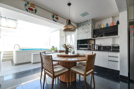 Apartamento à venda com 268m², 5 quartos e 4 vagas