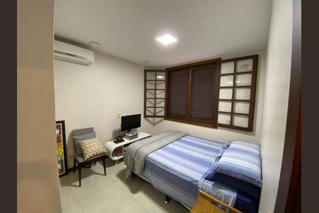 Casa à venda com 4 quartos, 295m² em Itaipu, Niterói