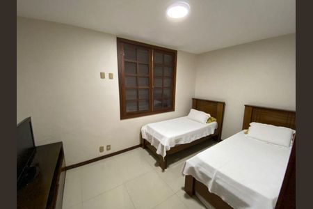 Casa à venda com 4 quartos, 295m² em Itaipu, Niterói