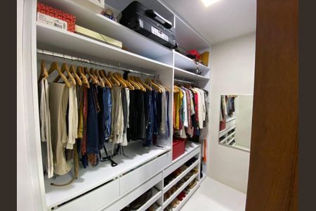 Casa à venda com 4 quartos, 295m² em Itaipu, Niterói