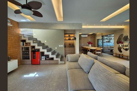 Casa à venda com 3 quartos, 503m² em Badu, Niterói