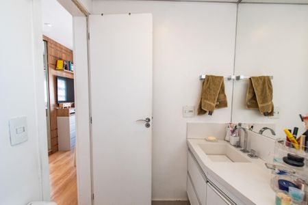 Apartamento para alugar com 96m², 2 quartos e 2 vagas Apartamento para alugar com 96m², 2 quartos e 2 vagasBanheiro da suíte 1