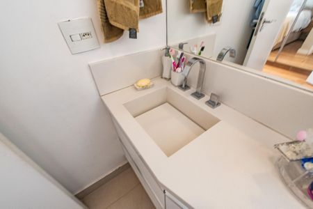 Apartamento para alugar com 96m², 2 quartos e 2 vagas Apartamento para alugar com 96m², 2 quartos e 2 vagasBanheiro da suíte 1