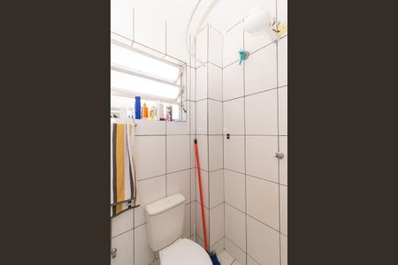 Banheiro de kitnet/studio para alugar com 1 quarto, 27m² em Liberdade, São Paulo