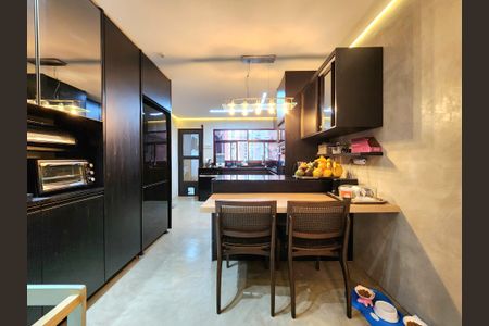 Apartamento à venda com 166m², 3 quartos e 2 vagasCozinha