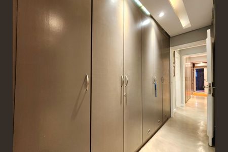 Apartamento à venda com 166m², 3 quartos e 2 vagasSuíte 1