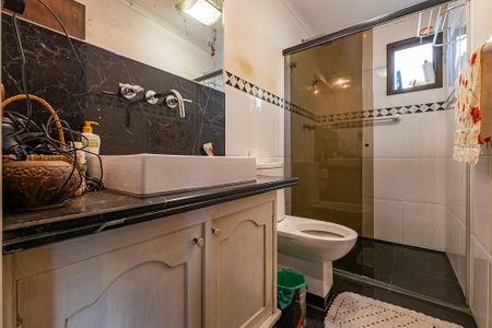 Apartamento à venda com 202m², 4 quartos e 3 vagas Apartamento à venda com 202m², 4 quartos e 3 vagasSuíte 2 - Banheiro