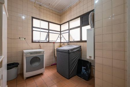 Apartamento à venda com 202m², 4 quartos e 3 vagas Apartamento à venda com 202m², 4 quartos e 3 vagasÁrea de Serviço