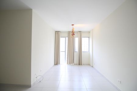 Sala de apartamento para alugar com 2 quartos, 74m² em Jardim Londrina, São Paulo