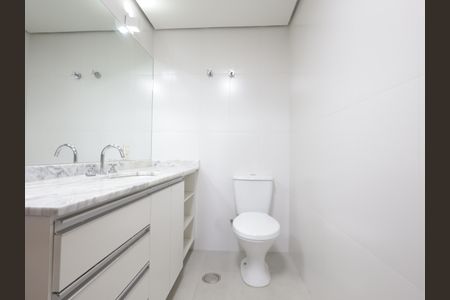 Apartamento à venda com 272m², 5 quartos e 4 vagasBanheiro das suítes 1 e 2