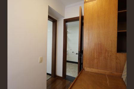 Apartamento à venda com 272m², 5 quartos e 4 vagasQuarto de Serviço