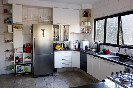 Casa para alugar com 320m², 3 quartos e 6 vagas Casa para alugar com 320m², 3 quartos e 6 vagasCozinha