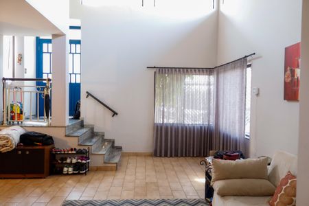 Casa para alugar com 320m², 3 quartos e 6 vagas Casa para alugar com 320m², 3 quartos e 6 vagasSala