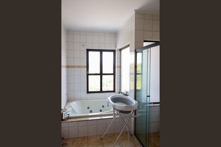 Casa para alugar com 320m², 3 quartos e 6 vagas Casa para alugar com 320m², 3 quartos e 6 vagasBanheiro da Suíte 2