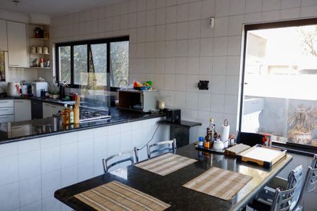 Casa para alugar com 320m², 3 quartos e 6 vagas Casa para alugar com 320m², 3 quartos e 6 vagasCozinha