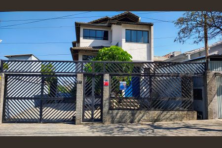 Casa para alugar com 320m², 3 quartos e 6 vagas Casa para alugar com 320m², 3 quartos e 6 vagasFachada