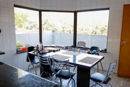 Casa para alugar com 320m², 3 quartos e 6 vagas Casa para alugar com 320m², 3 quartos e 6 vagasCozinha