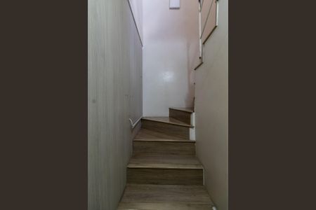 Escada de casa de condomínio à venda com 2 quartos, 64m² em Vila Jacuí, São Paulo