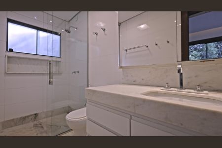 Casa de condomínio à venda com 358m², 3 quartos e 2 vagasBanheiro da Suíte 1