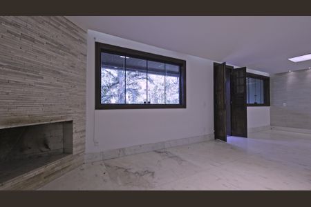 Casa de condomínio à venda com 358m², 3 quartos e 2 vagasSala