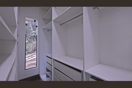 Casa de condomínio à venda com 358m², 3 quartos e 2 vagasCloset da suíte 1