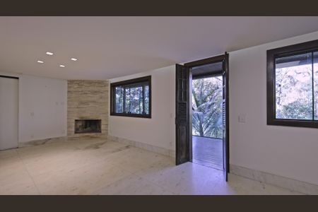 Casa de condomínio à venda com 358m², 3 quartos e 2 vagasSala