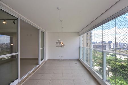 Apartamento à venda com 213m², 3 quartos e 4 vagasVaranda 1