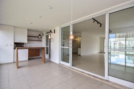 Apartamento à venda com 213m², 3 quartos e 4 vagasVaranda 1