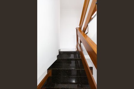 Casa para alugar com 360m², 3 quartos e 6 vagasEscada