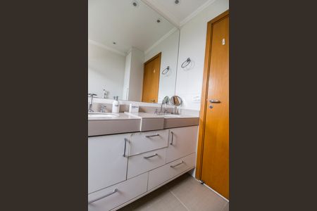 Apartamento à venda com 156m², 3 quartos e 3 vagasBanheiro da Suíte 1