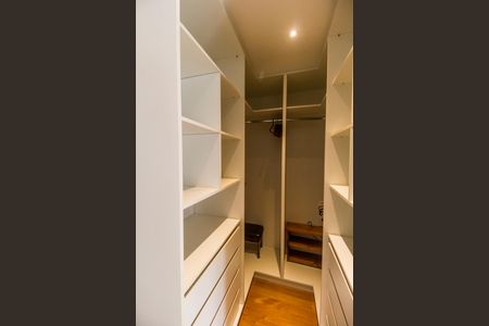 Apartamento à venda com 156m², 3 quartos e 3 vagasCloset da suíte 1