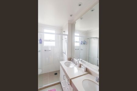 Apartamento à venda com 156m², 3 quartos e 3 vagasBanheiro da Suíte 1