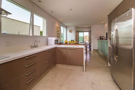 Casa à venda com 4 quartos, 900m² em Jardim Vitoria Regia (Zona Oeste), São Paulo